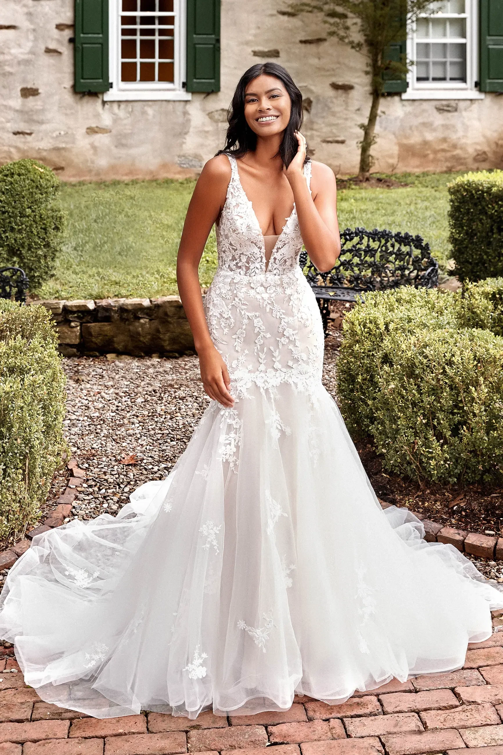 The Evolution of Sincerity Bridal: Timeless Looks for 2026 Weddings. Desktop Image